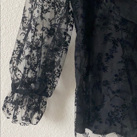 🆕Zara print top ( fits like S) - Picture 9 of 9